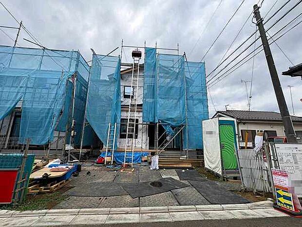 現在建物を建築中です、建築中の物件については現地確認の他、同施工会社の完成施工例のご案内、担当者のプレゼンテーションにてご検討ください。適切なご検討の方法をご説明させて頂きます。