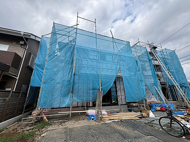 現在建物を建築中です、建築中の物件については現地確認の他、同施工会社の完成施工例のご案内、担当者のプレゼンテーションにてご検討ください。適切なご検討の方法をご説明させて頂きます。