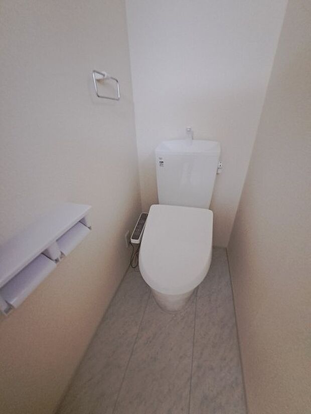 トイレにはウォシュレット機能を標準装備。 