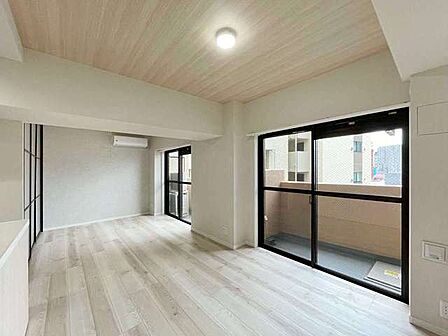 家族が一番集まる場所だから広々としつつも素敵な空間であって欲しい。みんながくつろぐリビングからキッチンまでが一つの空間のように繋がる間取り。