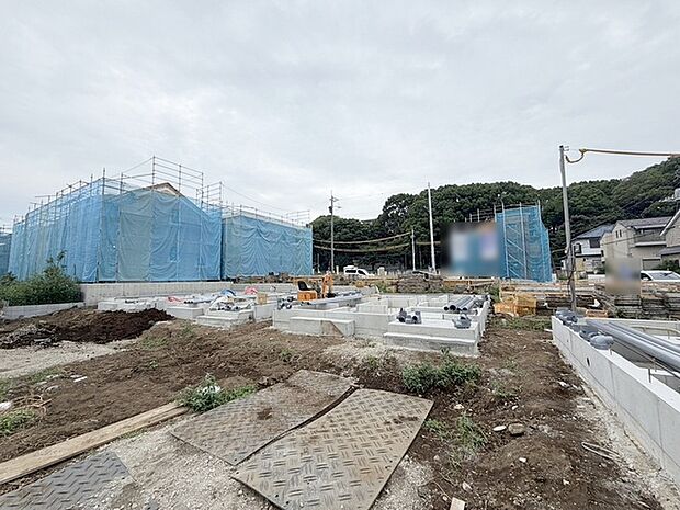 現在建物を建築中です、建築中の物件については現地確認の他、同施工会社の完成施工例のご案内、担当者のプレゼンテーションにてご検討ください。適切なご検討の方法をご説明させて頂きます。
