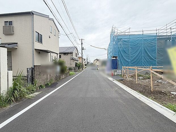 安心して暮らすことのできる住宅街。 住宅地の道路は一般に交通量が少なく車などの騒音が少ないため、住民にとって静かな生活環境が提供されます。