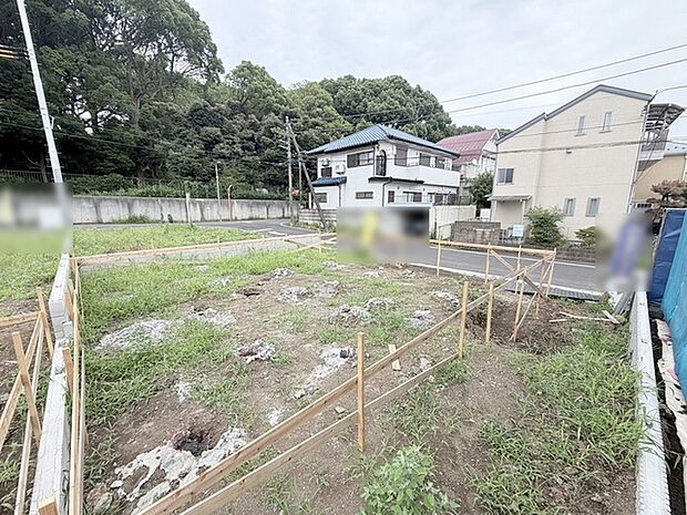 現在建物を建築中です、建築中の物件については現地確認の他、同施工会社の完成施工例のご案内、担当者のプレゼンテーションにてご検討ください。適切なご検討の方法をご説明させて頂きます。