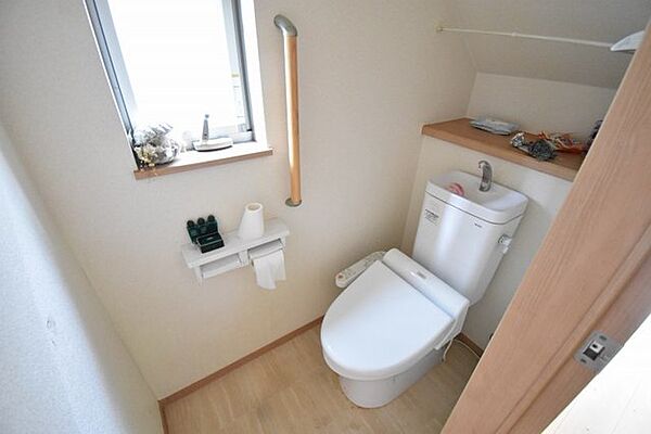 トイレにはウォシュレット機能を標準装備。