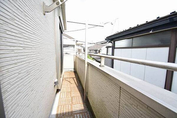 日々の忙しさやストレスから離れ、バルコニーで静かに深呼吸、心が穏やかになります。