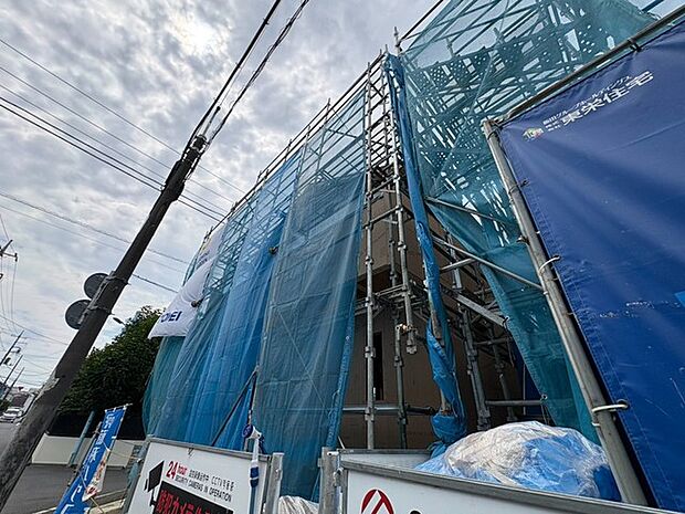 周辺は住宅が建ち並ぶ閑静な住宅街です。