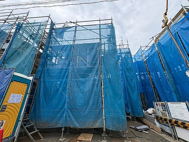 現在建物を建築中です、建築中の物件については現地確認の他、同施工会社の完成施工例のご案内、担当者のプレゼンテーションにてご検討ください。適切なご検討の方法をご説明させて頂きます。
