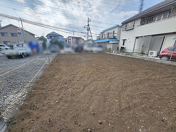 現地ご見学の際、スタッフが様々なご質問に対応いたします、周辺環境、前面道路、建築可能な建物について、ぜひご相談ください。