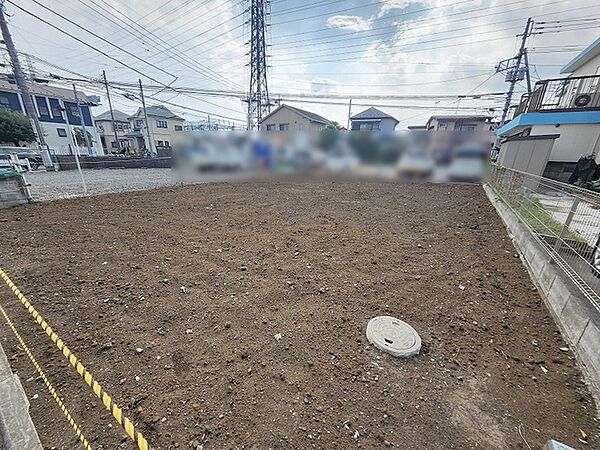 建築条件なしの敷地。弊社グループ「白馬建設」にて建物プランをご提案できます。実際の陽当たりやサイズ感を現地でお確かめください。