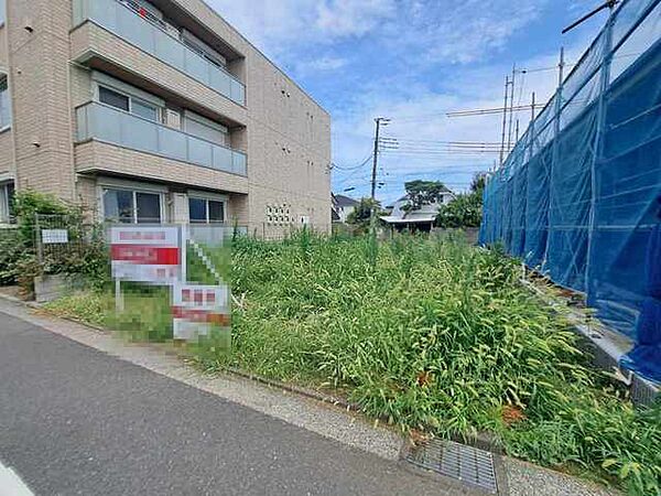 現地ご見学の際、スタッフが様々なご質問に対応いたします、周辺環境、前面道路、建築可能な建物について、ぜひご相談ください。
