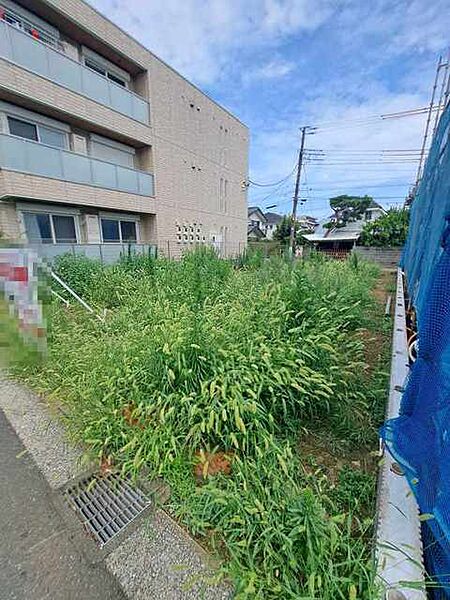 周辺は住宅が建ち並ぶ閑静な住宅街です。