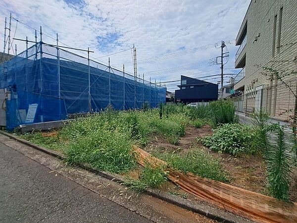 土地物件にはご確認頂くポイントがたくさんございます、土地だけのご見学の際もご遠慮せず、ぜひお気軽に担当スタッフにお申しつけくださいませ。
