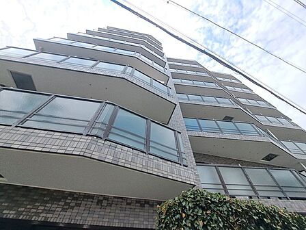 実際に室内をご見学頂くと生活のイメージが広がります。家具を置いたイメージや窓からの景色など、現地で体感ください。