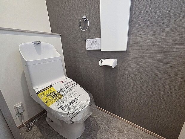 トイレにはウォシュレット機能を標準装備。 
