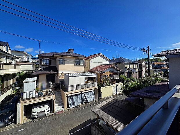 窓からの眺望です。実際に現地で眺望もご確認ください。 