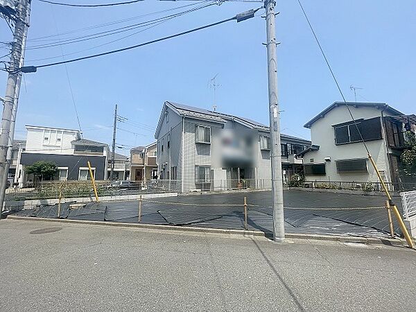 現地ご見学の際、スタッフが様々なご質問に対応いたします、周辺環境、前面道路、建築可能な建物について、ぜひご相談ください。