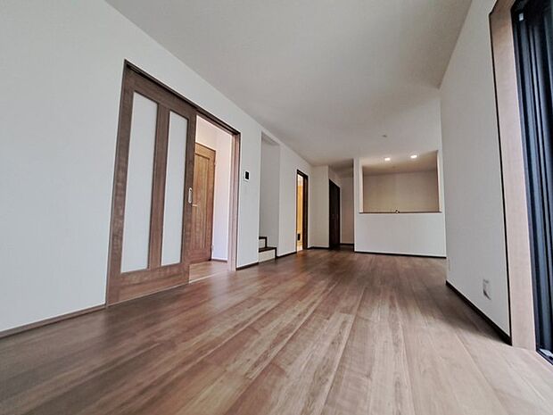 家族が一番集まる場所だから広々としつつも素敵な空間であって欲しい。みんながくつろぐリビングからキッチンまでが一つの空間のように繋がる間取り。 