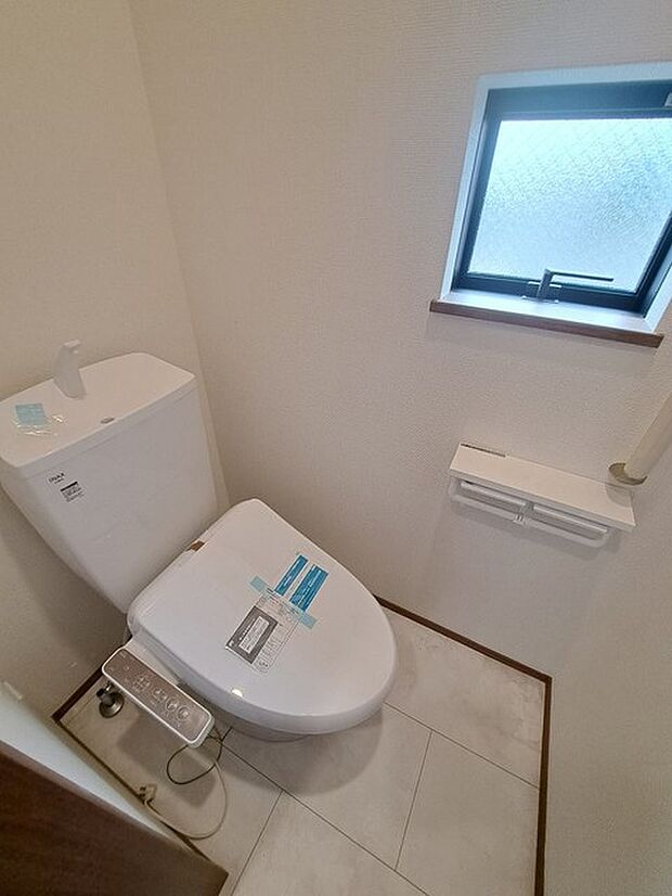 トイレにはウォシュレット機能を標準装備。