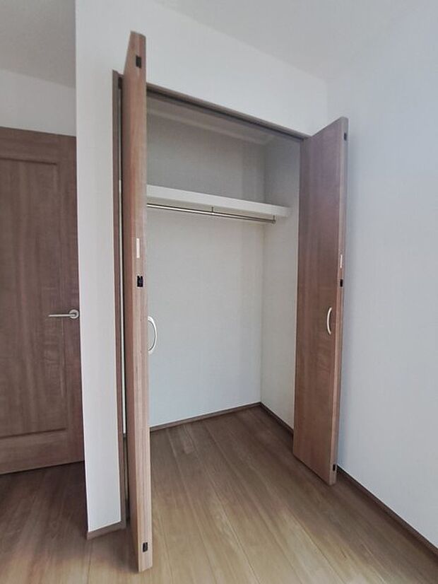 各お部屋に収納が設置されています。