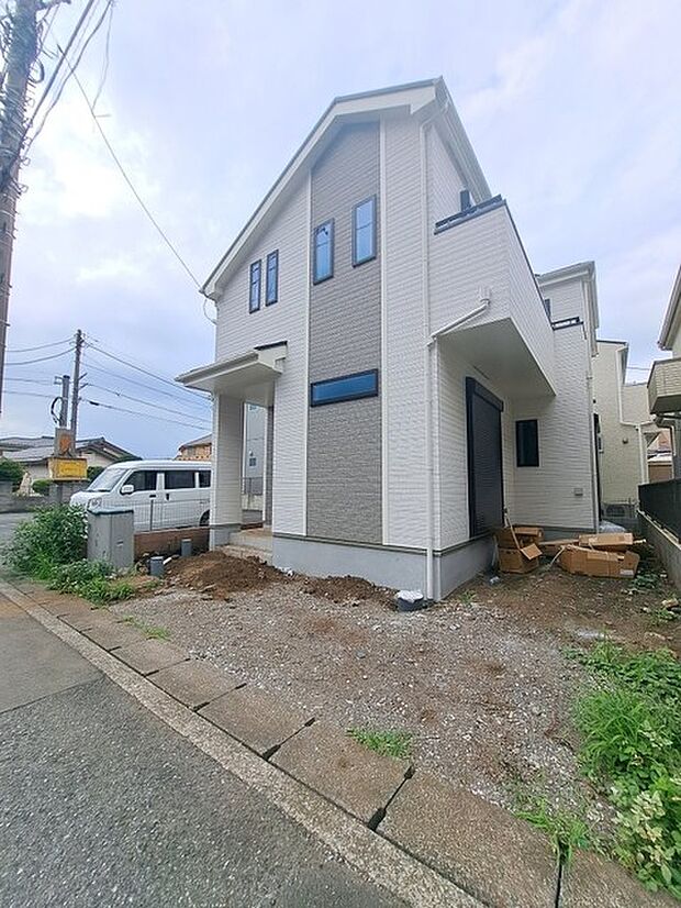 実際に室内をご見学頂くと生活のイメージが広がります。家具を置いたイメージや窓からの景色など、現地で体感ください。 