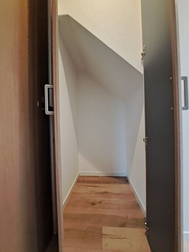 各お部屋に収納が設置されています。
