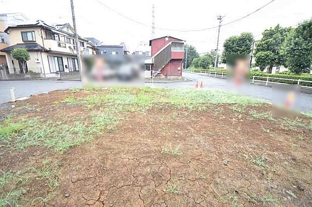 見晴らしの良い角地に位置するゆとりある区画です。日々の暮らしに心地よい広がりを感じられます。