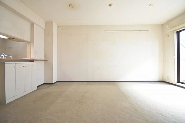 実際に室内をご見学頂くと生活のイメージが広がります。家具を置いたイメージや窓からの景色など、現地で体感ください。
