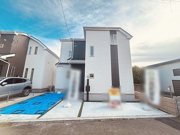 周辺の街並みの中で適度な主張、生活に溶け込むシンプルなデザインの外観が魅力の一戸建です。