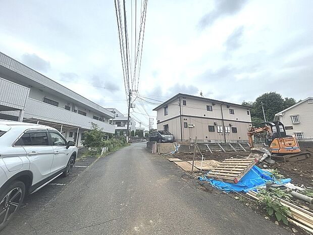周辺は住宅が建ち並ぶ閑静な住宅街です。