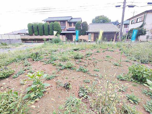 現地ご見学の際、スタッフが様々なご質問に対応いたします、周辺環境、前面道路、建築可能な建物について、ぜひご相談ください。