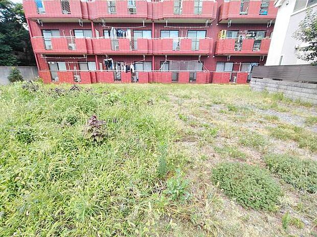 土地物件にはご確認頂くポイントがたくさんございます、土地だけのご見学の際もご遠慮せず、ぜひお気軽に担当スタッフにお申しつけくださいませ。