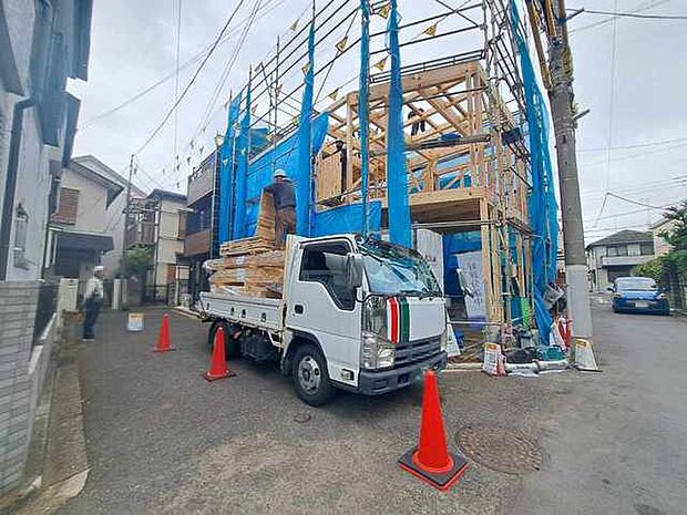 安心して暮らすことのできる住宅街。　住宅地の道路は一般に交通量が少なく車などの騒音が少ないため、住民にとって静かな生活環境が提供されます。 