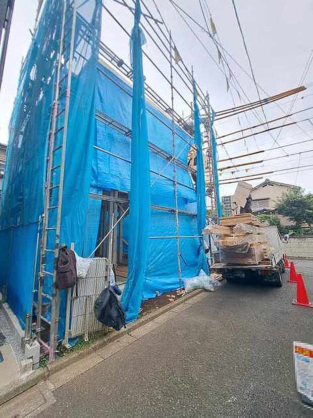 周辺は住宅が建ち並ぶ閑静な住宅街です。