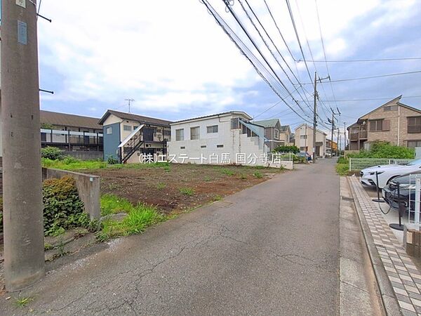 安心して暮らすことのできる住宅街。　住宅地の道路は一般に交通量が少なく車などの騒音が少ないため、住民にとって静かな生活環境が提供されます。