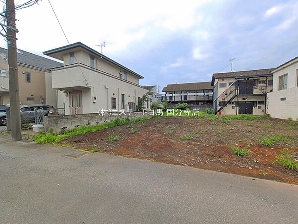 現地ご見学の際、スタッフが様々なご質問に対応いたします、周辺環境、前面道路、建築可能な建物について、ぜひご相談ください。