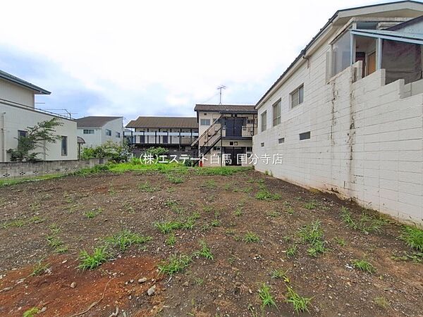 現地ご見学の際、スタッフが様々なご質問に対応いたします、周辺環境、前面道路、建築可能な建物について、ぜひご相談ください。