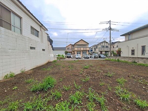 建築条件なしの敷地。弊社グループ「白馬建設」にて建物プランをご提案できます。実際の陽当たりやサイズ感を現地でお確かめください。