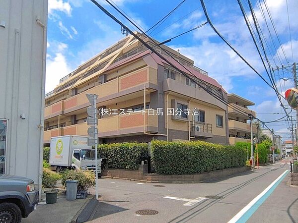 周辺は住宅が建ち並ぶ閑静な住宅街です。