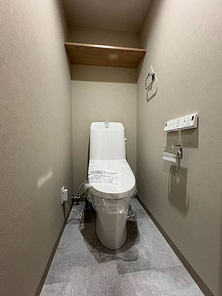 トイレにはウォシュレット機能を標準装備。