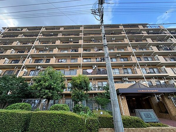 建物が完成しましたので室内のご見学予約スタート。当日のご見学予約も大歓迎です。お気軽にご連絡ください。エステート白馬国分寺店は火曜水曜も営業しております。