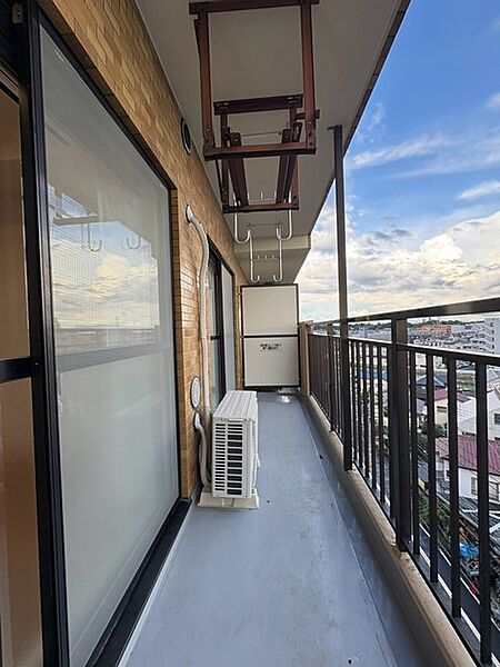 季節の変化や天気の良い日には、バルコニーでの時間が心地よく、気分をリフレッシュさせることができます。