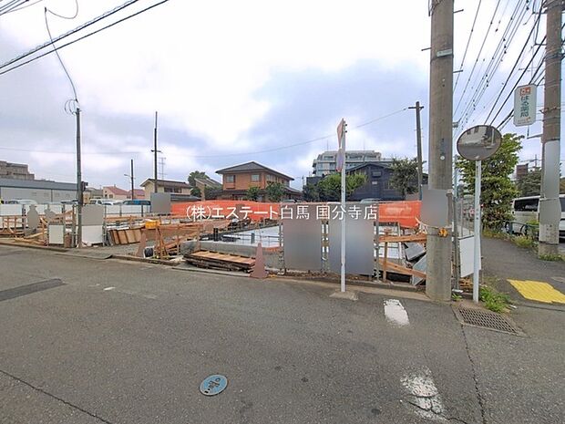 現在建物を建築中です、建築中の物件については現地確認の他、同施工会社の完成施工例のご案内、担当者のプレゼンテーションにてご検討ください。適切なご検討の方法をご説明させて頂きます。