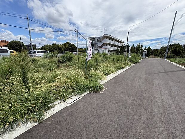 周辺は住宅が建ち並ぶ閑静な住宅街です。