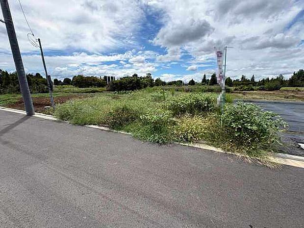 現在建物を建築中です、建築中の物件については現地確認の他、同施工会社の完成施工例のご案内、担当者のプレゼンテーションにてご検討ください。