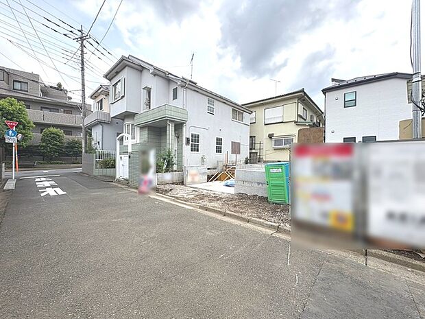 周辺は住宅が建ち並ぶ閑静な住宅街です。