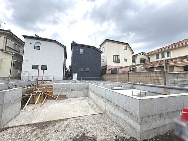 現在建物を建築中です、建築中の物件については現地確認の他、同施工会社の完成施工例のご案内、担当者のプレゼンテーションにてご検討ください。適切なご検討の方法をご説明させて頂きます。