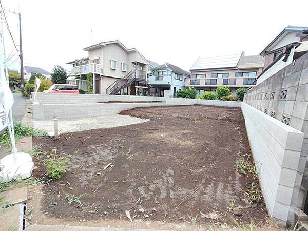 周辺は住宅が建ち並ぶ閑静な住宅街です。