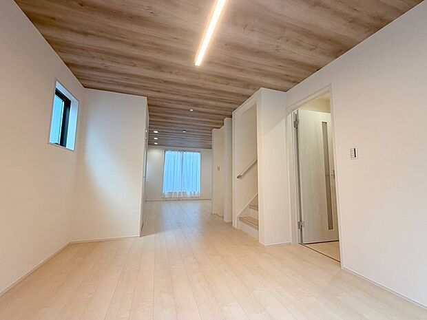 家族が一番集まる場所だから広々としつつも素敵な空間であって欲しい。みんながくつろぐリビングからキッチンまでが一つの空間のように繋がる間取り。 