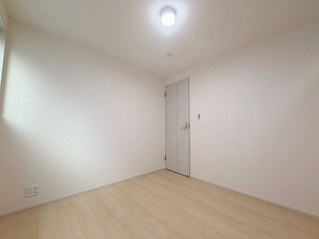 実際に室内をご見学頂くと生活のイメージが広がります。家具を置いたイメージや窓からの景色など、現地で体感ください。 