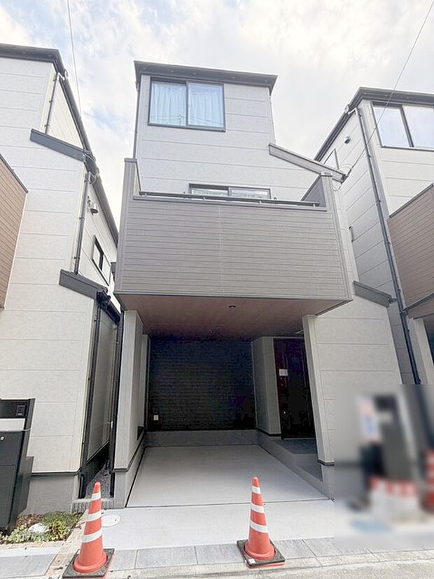 建物が完成しましたので室内のご見学予約スタート。当日のご見学予約も大歓迎です。お気軽にご連絡ください。エステート白馬国分寺店は火曜水曜も営業しております。